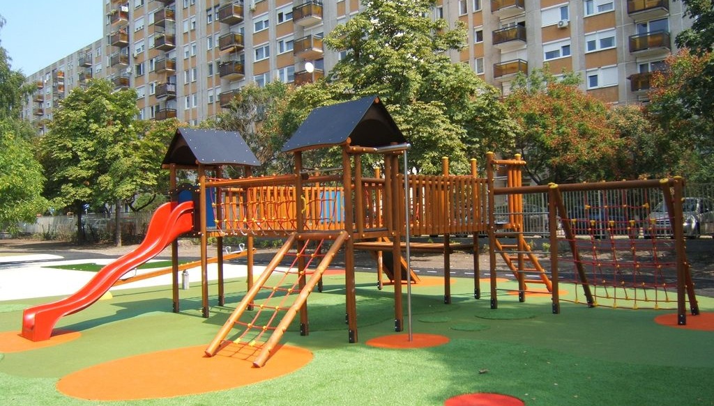 Játszótéri eszközök